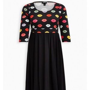 NWT Torrid 3X Lips Print Midi Challis and Jersey Dress